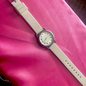 woman/girl white band watch
